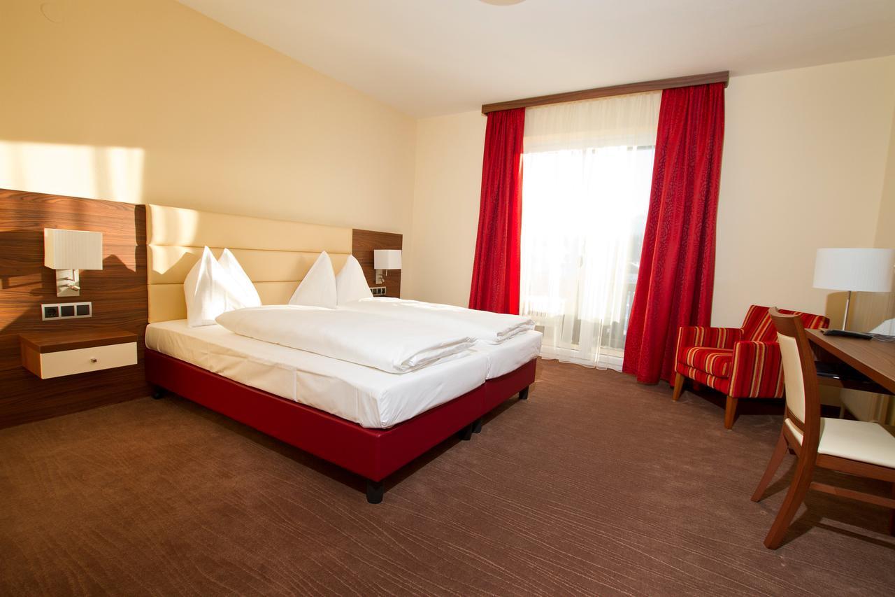 Schoenis-landhotel Hotel 3*